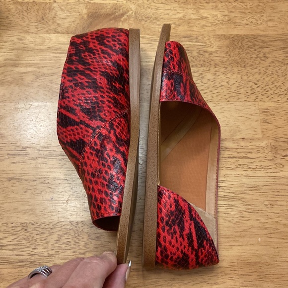 1. State Celvin Snake Print Leather D'Orsay Sandal Flats, Red + Black ~ Size 7 - Picture 2 of 9